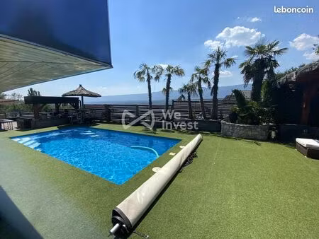 villa 10 pièces 235 m²