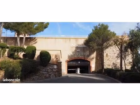 cap esterel - hameau : place de parking sous terrain