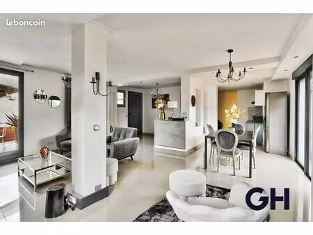 maison 6 pièces 205 m²