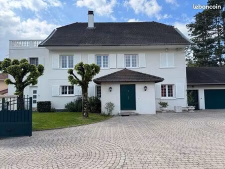 dearly loved home in pregnin offering 330 m² of living space on a 1 500 m² plot