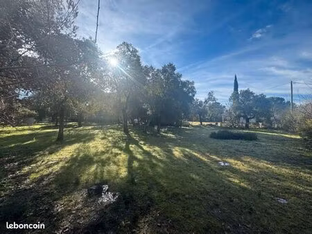 terrain plat et viabilisé de 1007 m2 à la pardiguière