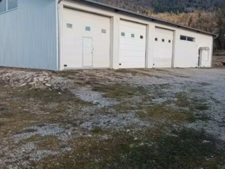 bâtiment industriel de 375 m2 zone artisanale