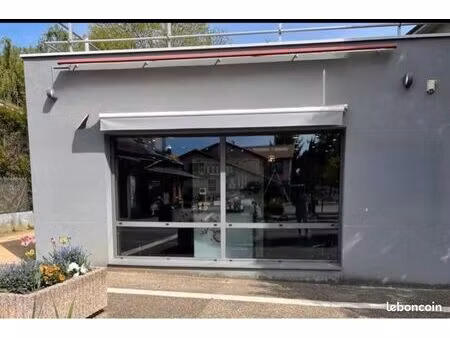 location local commercial