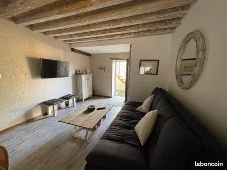 location  appartement  meublé  rez-de-jardin dans le corps de ferme
