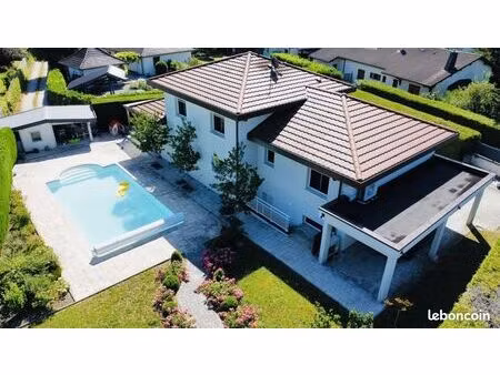 villa 9 pièces 238 m²