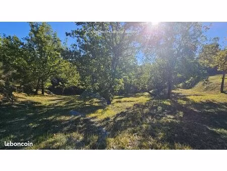 terrain 1600 m² montferrat