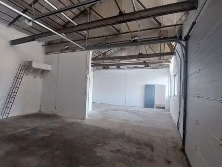 local divers 103 m² oyonnax