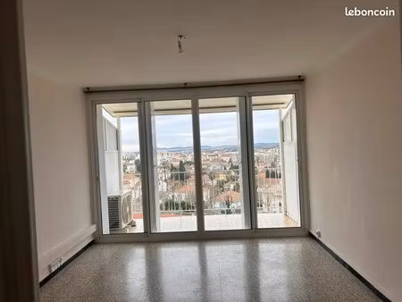 appartement 3 pièces  cave  garage. à rafraîchir