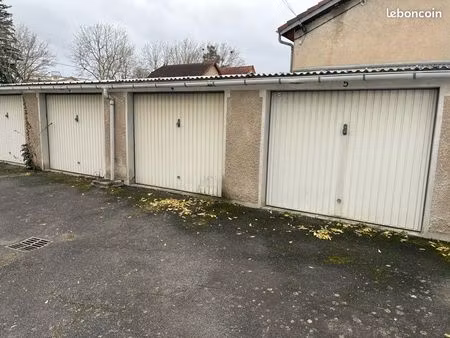 lot de trois garages