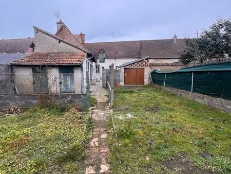 maison avec dépendances et grand garage – beau potentiel à bessay-sur-allier