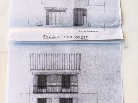 maison de ville au calme 110 m2 +garage 20 m2+terrasses et jardinet