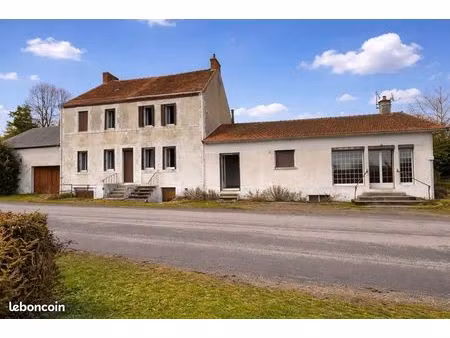 grande demeure à réinventer – à 5 minutes à l’ouest de la chapelaude