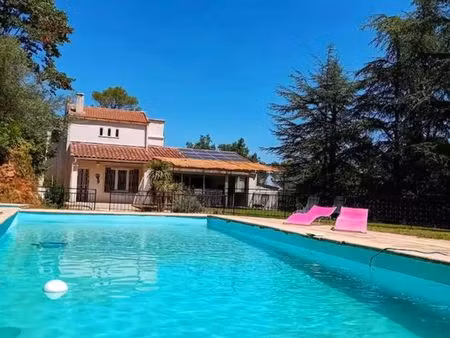 villa 7 pièces 151 m²