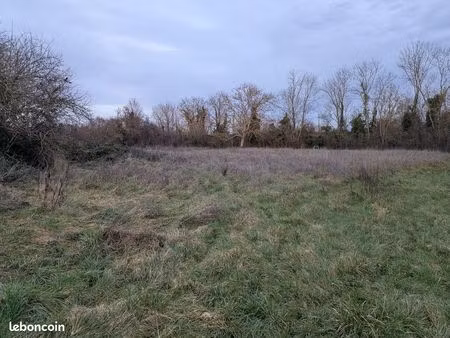 terrain 4000 m² gannat