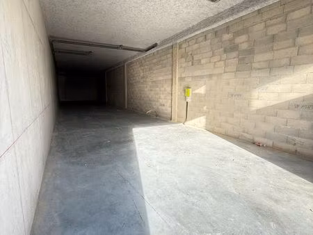 local entrepot de 137m2