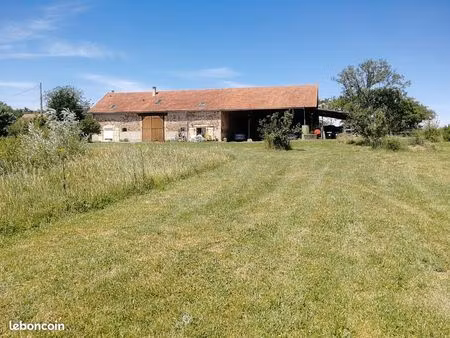 ancienne grange réhabilitée en maison d'habitation de 310 m2  terrain de 1 4 ha  dépendanc