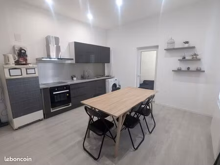 maison de ville derrière la gare