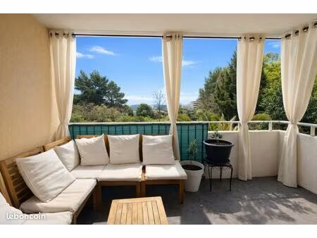 t3 lumineux 67m² traversant – terrasse sud  parking – quartier la madeleine (fréjus)