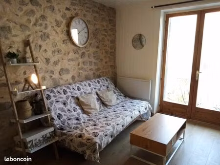 studio meublé avec balcon - vue sur esplanade - centre ville