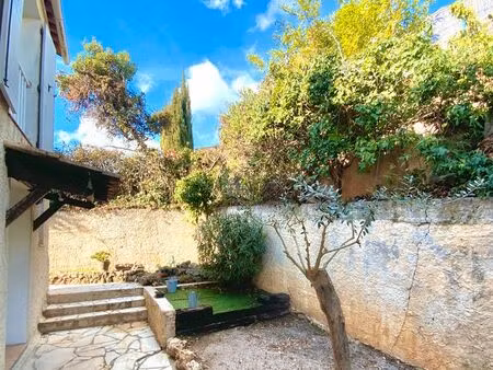 jolie villa rénovée  3 à 4 chambres  garage  vue panoramique au calme