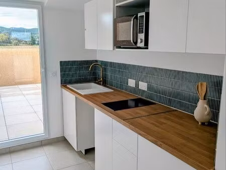 studio meublé neuf 28 m² avec grande terrasse et garage