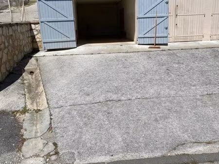 loue grand garage 25m2 avec mezzanine 18m2