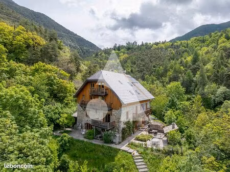 moulin 20 pièces 627 m²