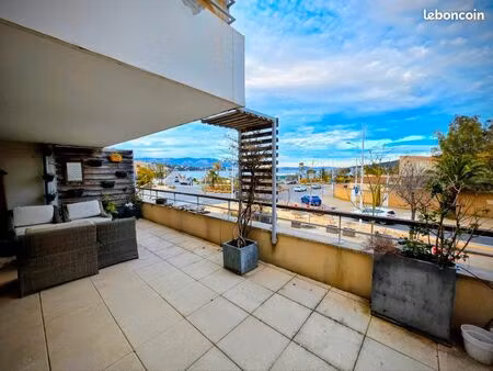 appartement t3 avec vue mer et grande terrasse semi couverte