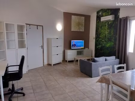 manosque  location appartement t2/t3 44m2(59m2)  meublé  climatisé  lumineux  entrée de vi