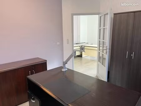 local commercial de 35m2 ( + un de 64m2 et un de 73m2 . emplacement premium la crau