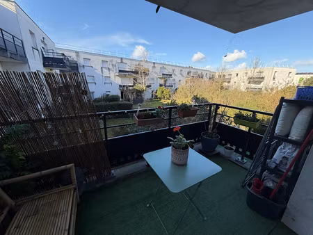 eysines - appartement t2 avec balcon et parking