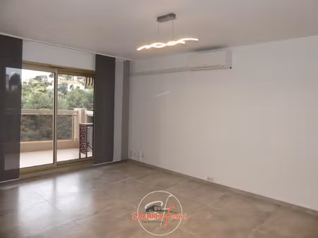 tres beau deux pieces avec vue mer