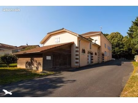 maison 8 pièces 201 m²