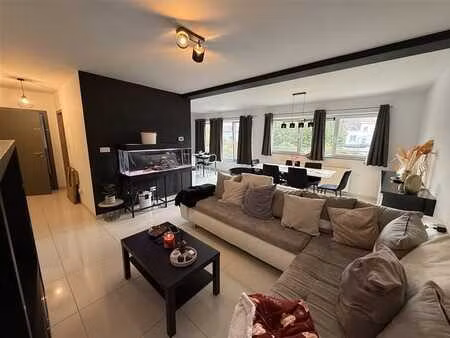 à vendre appartement 2 chambres au rez-de-chaussée avec gara