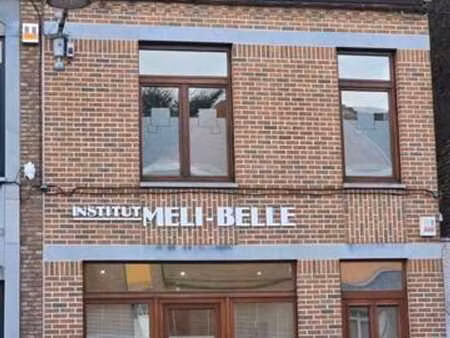 elle se trouve exactement entre saint-ghislain et mons