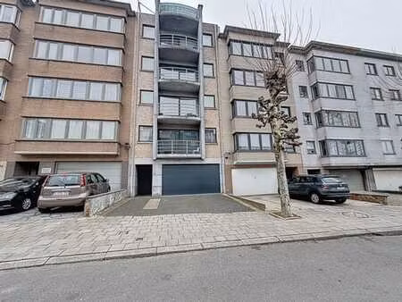 rez-de-chaussée avec 1 chambre et grande terrasse