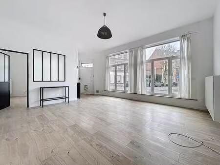 magnifique appartement rénové deux chambres avec jardin rdc