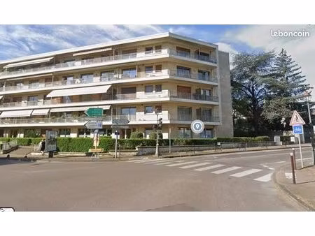 local commercial 68 m² auxerre