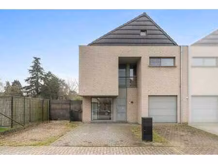 maison semi-ouverte à vendre à kallo