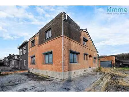 spacieuse maison 3 facades avec jardin et garage