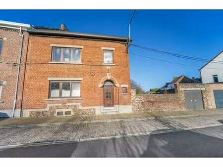 charmante maison 3 façades avec jardin et parking privatif