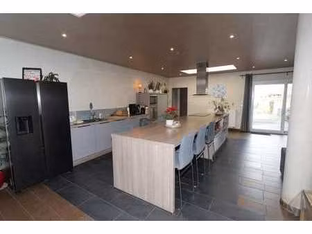 belle maison rénovée avec garage à vendre