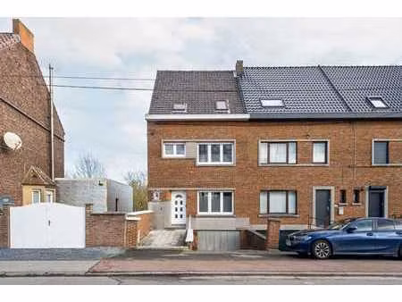 maison 3 facades a rafraichir + jardin + garage