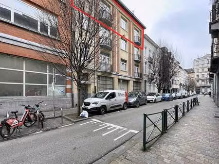 spacieux appartement lumineux de 4 chambres à anderlecht