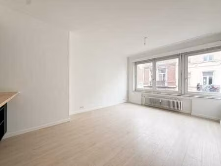 ixelles - lumineux appartement rénové (1ch/1sdd)