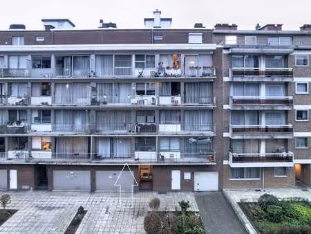 appartement à rénover avec 2 chambres et garage