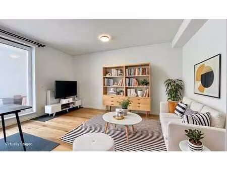 proche de l’ucl. accès facile eu et otan.