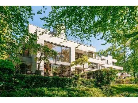 superbe duplex signé m.corbiau au cœur d'un parc de 3 ha