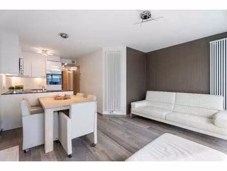 appartement en duplex au premier étage avec vue sur la mer