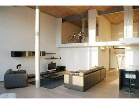 situé au niveau 2 de l'ancienne spinnerij de stoop  ce surpr